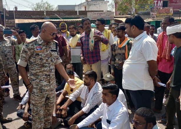 कांकेर में 5 जनपदों का चुनाव अचानक स्थगित, कांग्रेस का हंगामा, दुर्गुकोंदल, भानुप्रतापपुर में कांग्रेस का चक्काजाम 