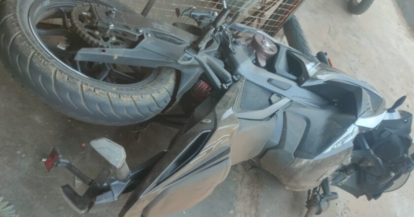 तेज रफ्तार बाइक नहीं संभली, मोड़ पर हादसा, 2 युवकों की गई जान, एक ही हालत नाजुक