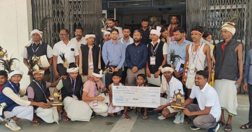 बस्तर पण्डुम में शामिल हुए कांकेर के प्रतिभागी, वाद्य यंत्र में प्रथम,मांदरी नृत्य में तीसरा स्थान हासिल किया, गृहमंत्री अमित शाह ने किया पुरस्कृत 