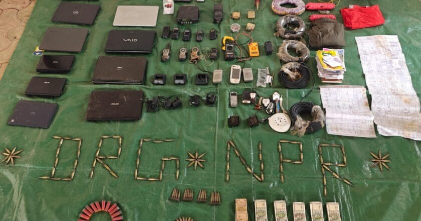 हाईटेक नक्सलियों तक पहुंच गई थी फोर्स, मुठभेड़ के बाद भाग निकले लेकिन छोड़ गए अहम सुराग, 11 लैपटॉप बरामद, खुलेंगे कई राज