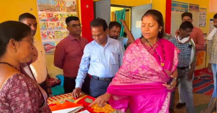 कैबिनेट मंत्री लक्ष्मी राजवाड़े का औचक दौरा, आंगनबाड़ी केंद्र में लापरवाही पर भड़की