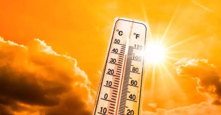 भीषण गर्मी का सितम, फिर भी स्कूल बुलाए जा रहे मासूम, सेहत से खिलवाड़, 