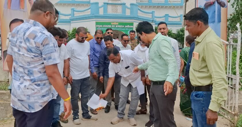 स्वास्थ्य सेकेट्री के तुगलकी फरमान की कांकेर प्रेस क्लब ने जलाई प्रतियां, 3 दिन में आदेश वापस लेने का अल्टीमेटम