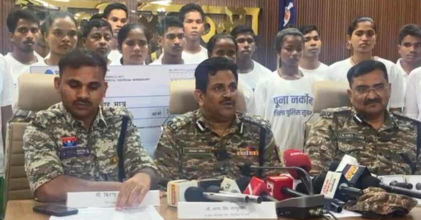 कलेक्टर का अपहरण करने वाले नक्सली ने डाले हथियार, हिड़मा की बटालियन भी टूटी, 23 नक्सलियों का समर्पण