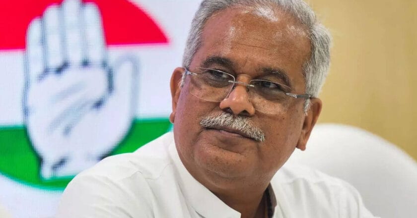 भूपेश बघेल के घर ईडी की दबिश, बेटा हिरासत में , कांग्रेस का जगह जगह प्रदर्शन