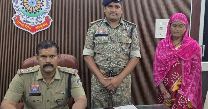 लोन दिलाने के नाम पर मांगा ब्लैंक चेक और खाते से पार कर दिए एक लाख 25 हजार, महिला गिरफ्तार