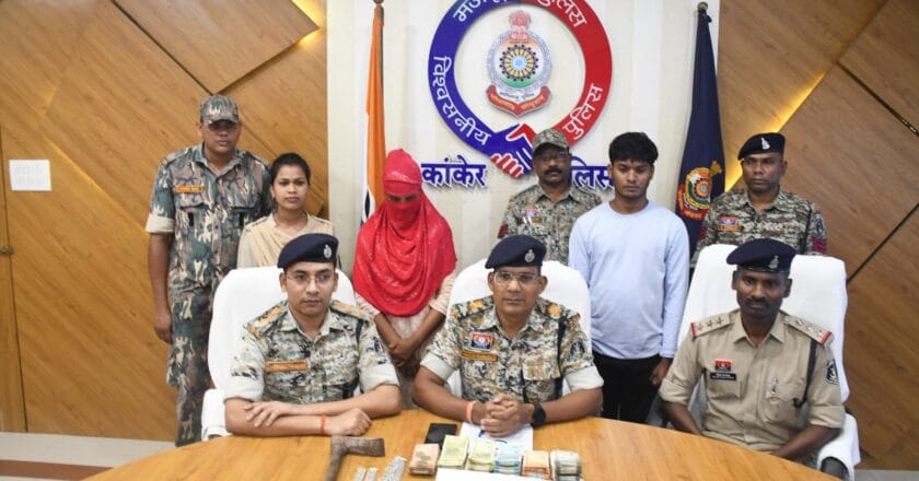 बॉयफ्रेंड को चाहिए थी बाइक, गर्लफ्रेंड ने कर डाली 2 लाख की चोरी, चोरी की रकम से शुभ मुहूर्त में खरीदी का था प्लान