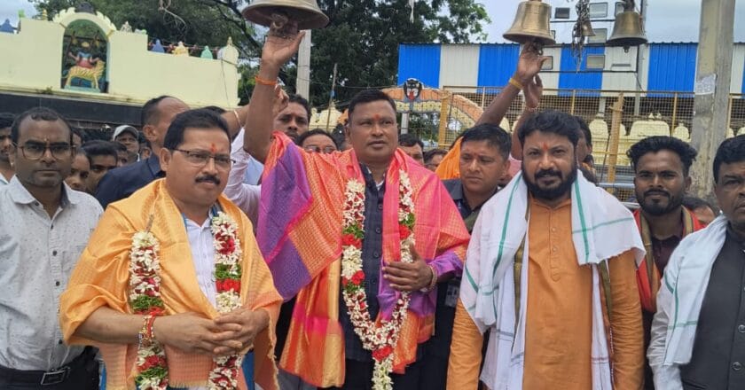 भाजपा के नव नियुक्त प्रदेश उपाध्यक्ष ने मेड़ाराम में देवी मां के सामने टेका मत्था