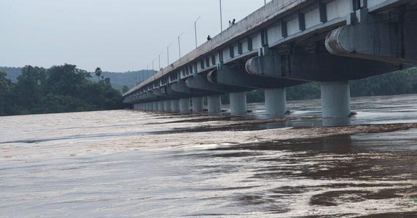 टेक्लगुडम इलाके में एनएच 163 पर भरा पानी तो बीजापुर से हैदराबाद का संपर्क कटा, इधर कोंटा में शबरी नदी का जलस्तर वार्निंग लेवल से नीचे