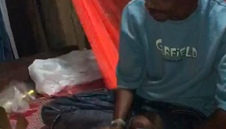 राष्ट्रगान का अपमान,बर्थडे पर बैठे हुए काटते रहे केक और गा रहे थे जन गण मन, सोशल मीडिया में वीडियो वायरल, अब कार्यवाही की मांग