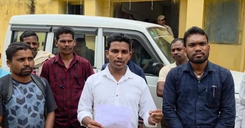 बडे़डोंगर क्षेत्र में खाद की किल्लत, परेशान किसानों ने दी नेशनल हाईवे जाम करने की चेतावनी