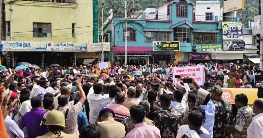 क्रिश्चियन समाज ने प्रशासन को दिया 15 दिन का अल्टीमेटम,जामगांव में उत्पात मचाने वालों पर कार्यवाही और कब्रिस्तान की जमीन मांगी