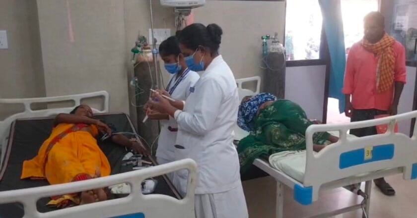 कांकेर में धर्मांतरण का मामला पकड़ रहा तूल,,धर्मांतरित लोगों को दौड़ा दौड़ा कर पीटा,महिलाओं को भी नहीं बख्शा