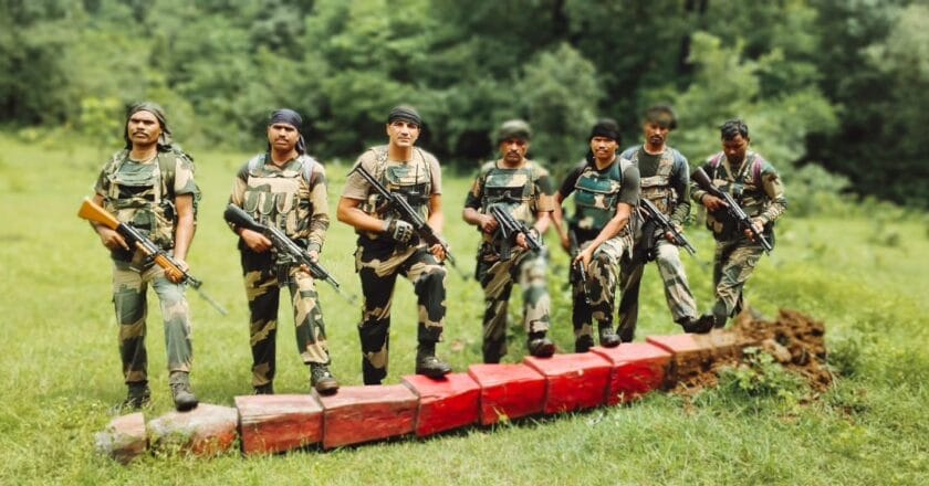 नक्सली कमांडर की याद में बनाया गया  14 फीट ऊंचा स्मारक ध्वस्त, बीएसएफ जवानों ने गिराया