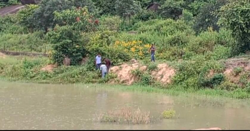 तालाब के पास बैठा था युवक फिर पहुंचा  तेंदुआ , चीखने की आई आवाज ,युवक को खींच ले जाने की आशंका, तलाश जारी