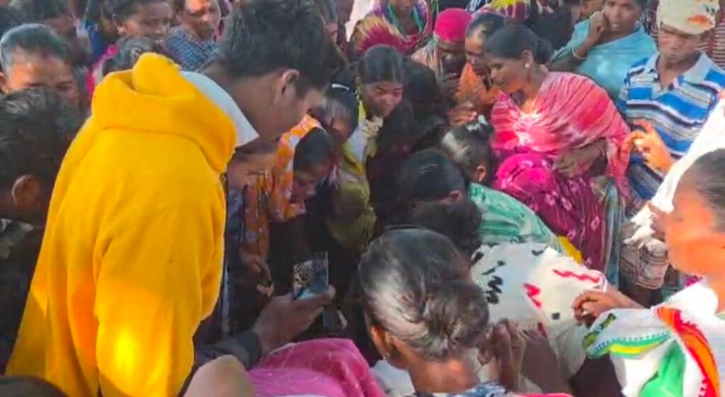 खूंखार नक्सली हिड़मा का शव पहुंचा गांव, कुछ देर में परिजनों को सौंपा जाएगा शव , देखिए वीडियो