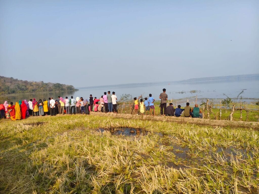 मेला में विवाद, युवक को अधमरा कर पत्थर से बांधकर डैम में फेंका ,5 दिन बाद शव बरामद,